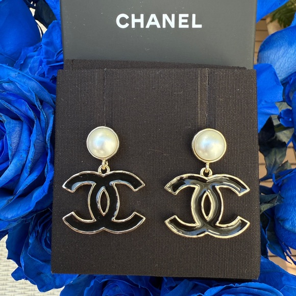 Chanel 25P CC Logo Black Metal Resin Gold Tone Stud White Pearl Pendant Earrings - Picture 3 of 16
